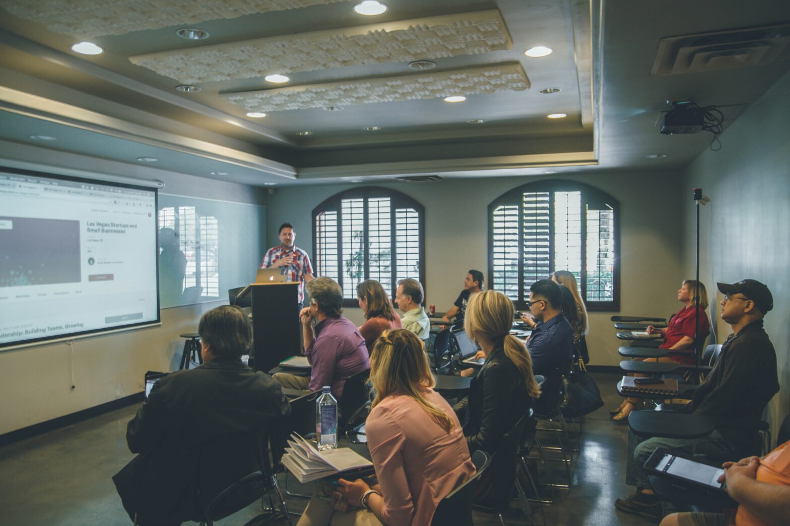 Ontdek alle CB’s van VIVES Kortrijk Business School